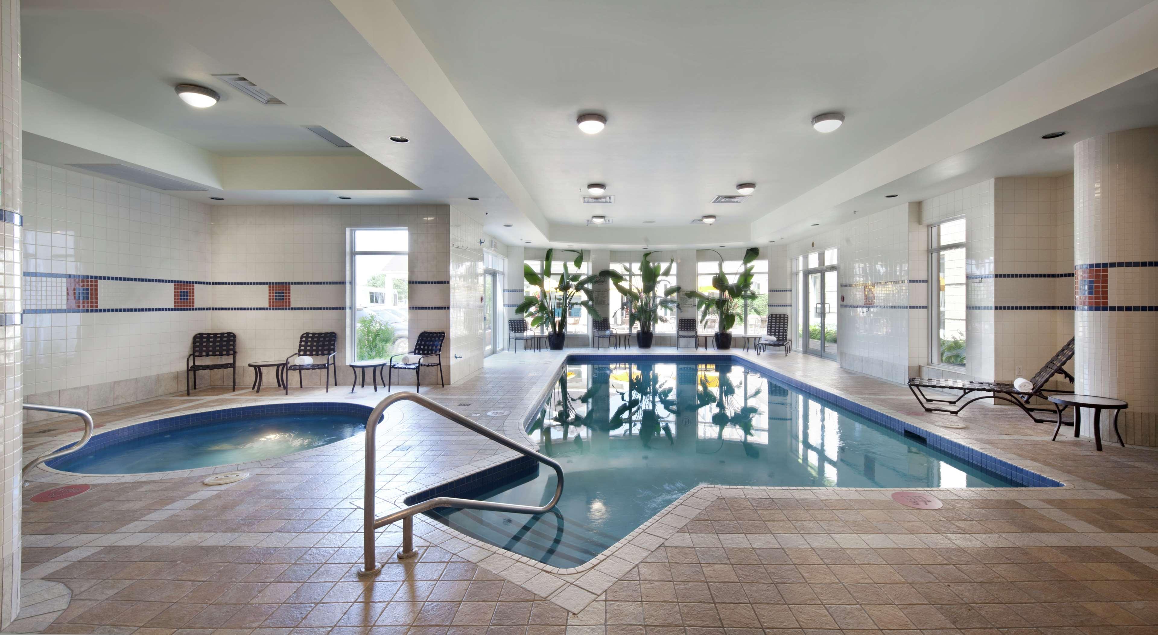דורבאל Hilton Garden Inn Montreal Airport מראה חיצוני תמונה