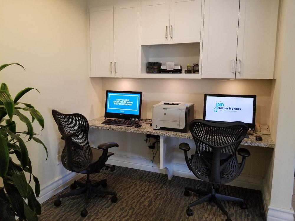 דורבאל Hilton Garden Inn Montreal Airport מראה חיצוני תמונה